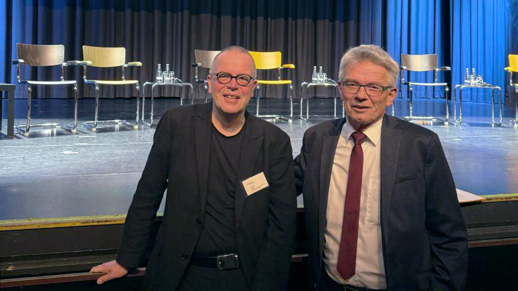 Dr. Olaf Gaus (l.) und Prof. Josef Hecken auf dem Innovationsfonds-Kongress in Berlin.
